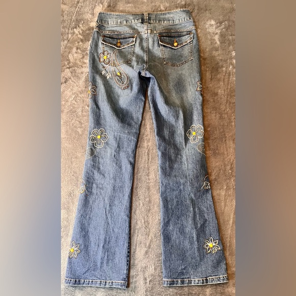 Mixit Embroidered Flare Jeans in Blue with Yellow Accents Size 6 - Picture 6 of 16